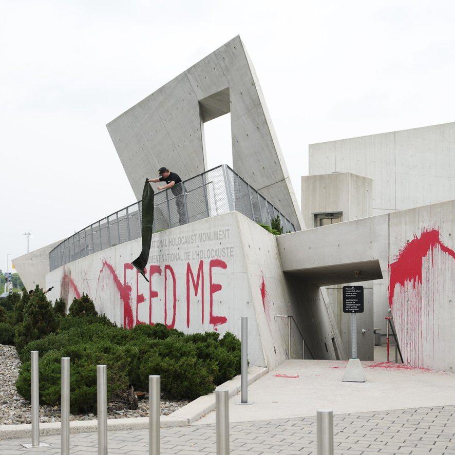 ºÚÁϳԹÏÍø Holocaust Monument vandalized with 'FEED ME' written in red paint